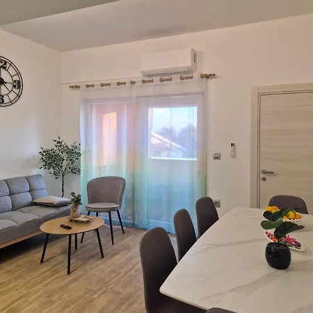 Bijeg U Mir, Dvosobni Apartment *